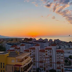 Penthouse Mit Private Dachterrasse Und Blick Auf Meer, Berge ,hafen Apartment