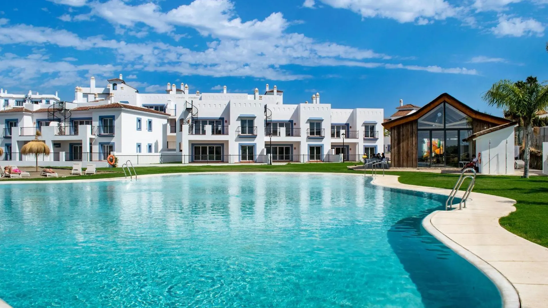 Paradise-Getaway-Golf-6Pools 442 Estepona Apartment